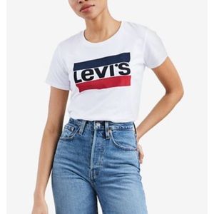 NWT Levi’s white T-shirt